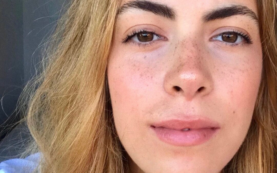 Andrea, becada para la formación preparatoria previa para aplicar a las PCE, que le permitirán ingresar en una universidad española