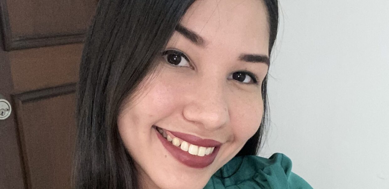 Emily Briceño feliz con su nuevo trabajo