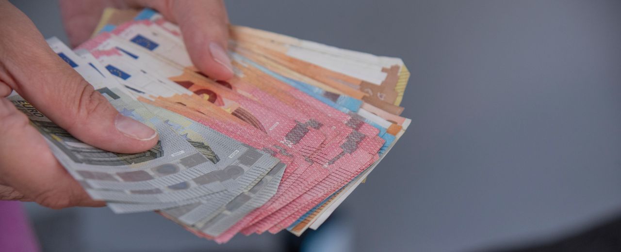 acreditar medios económicos suficientes en euros