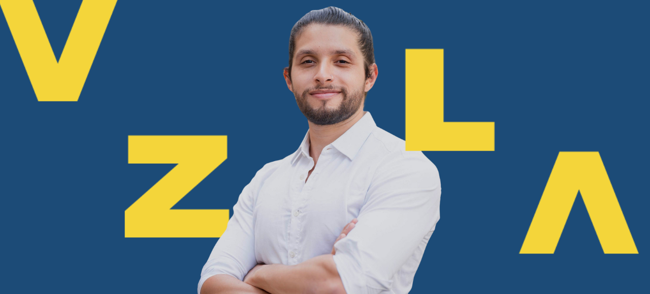 Daniel hernandez que consiguio su primer trabajo con el apoyo de la Fundación Código Venezuela