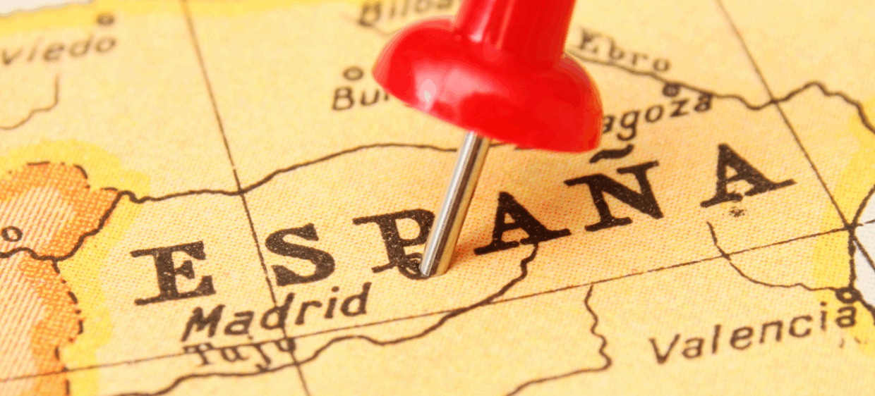 Mapa amarillo con un pin rojo debajo de la palabra España