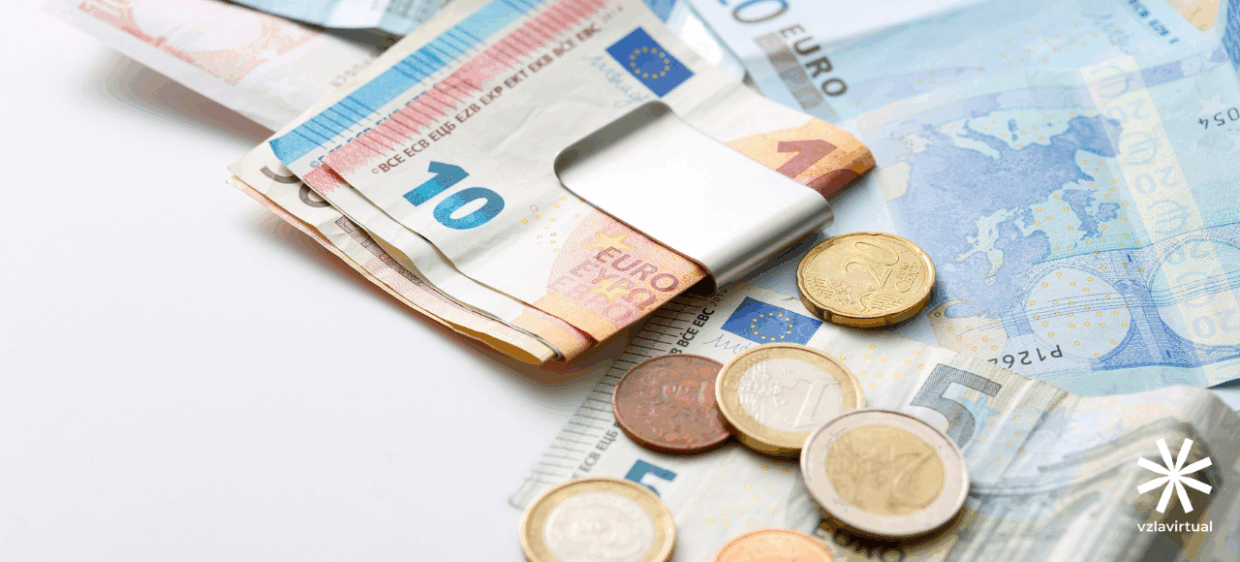 Euros en efectivo. Los gastos diarios en papel ayudan a controlar tus finanzas personales.