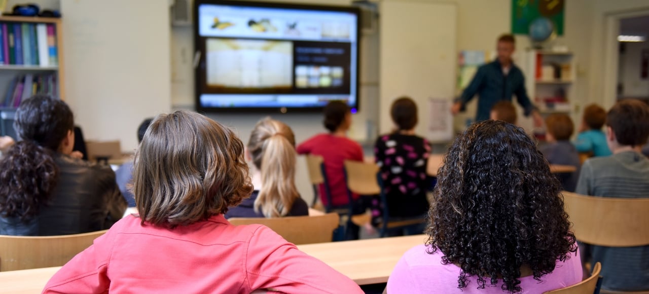 Escolarización de menores de edad colegio en España