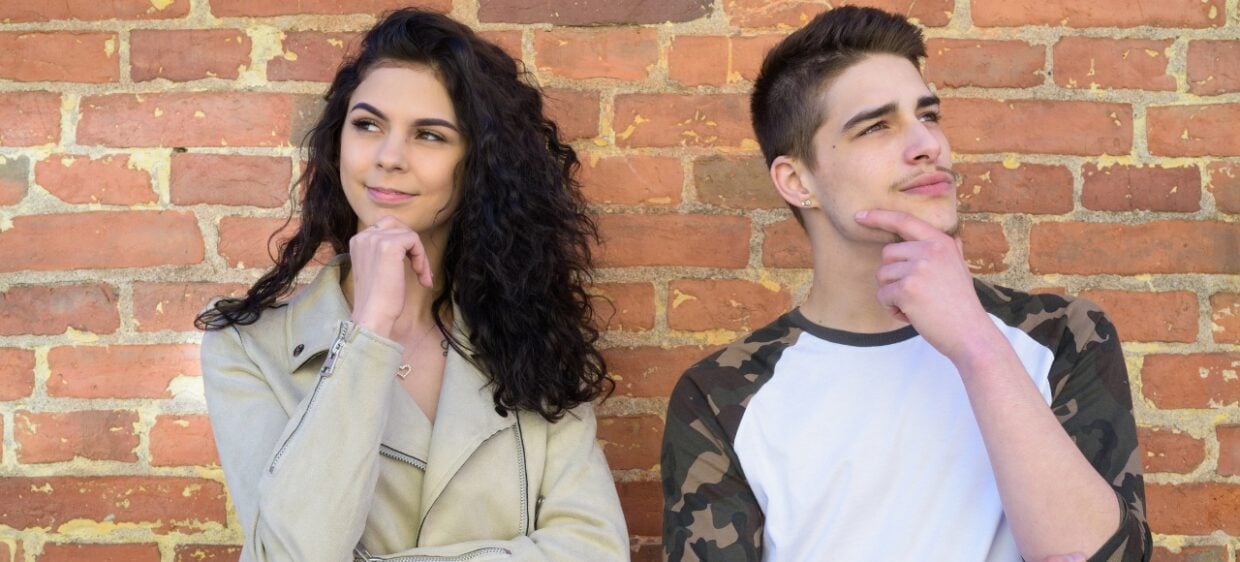 Pareja evalúa si se acoje a la regularización extraordinaria de migrantes en España en 2026 según el nuevo borrador publicado